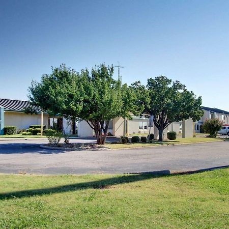 Baymont Inn & Suites Shawnee Bagian luar foto