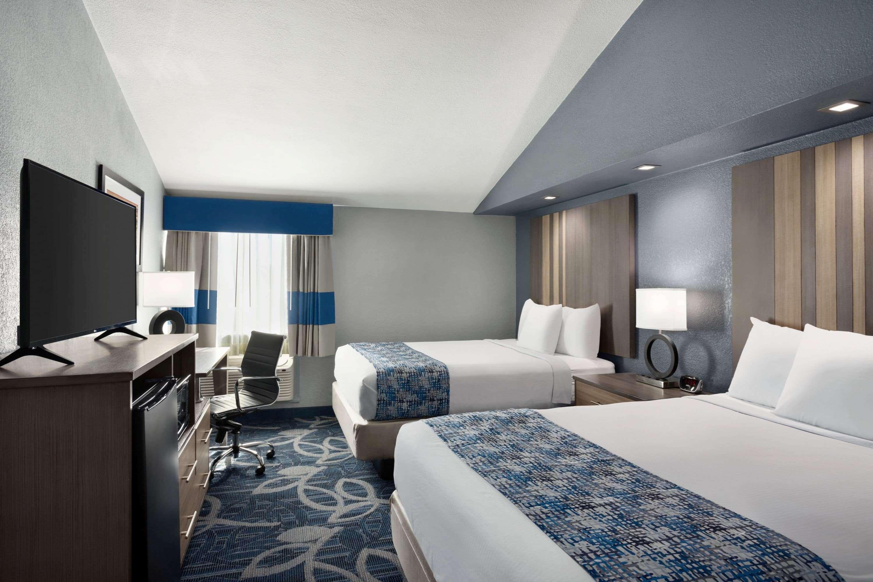 Baymont Inn & Suites Shawnee Bagian luar foto