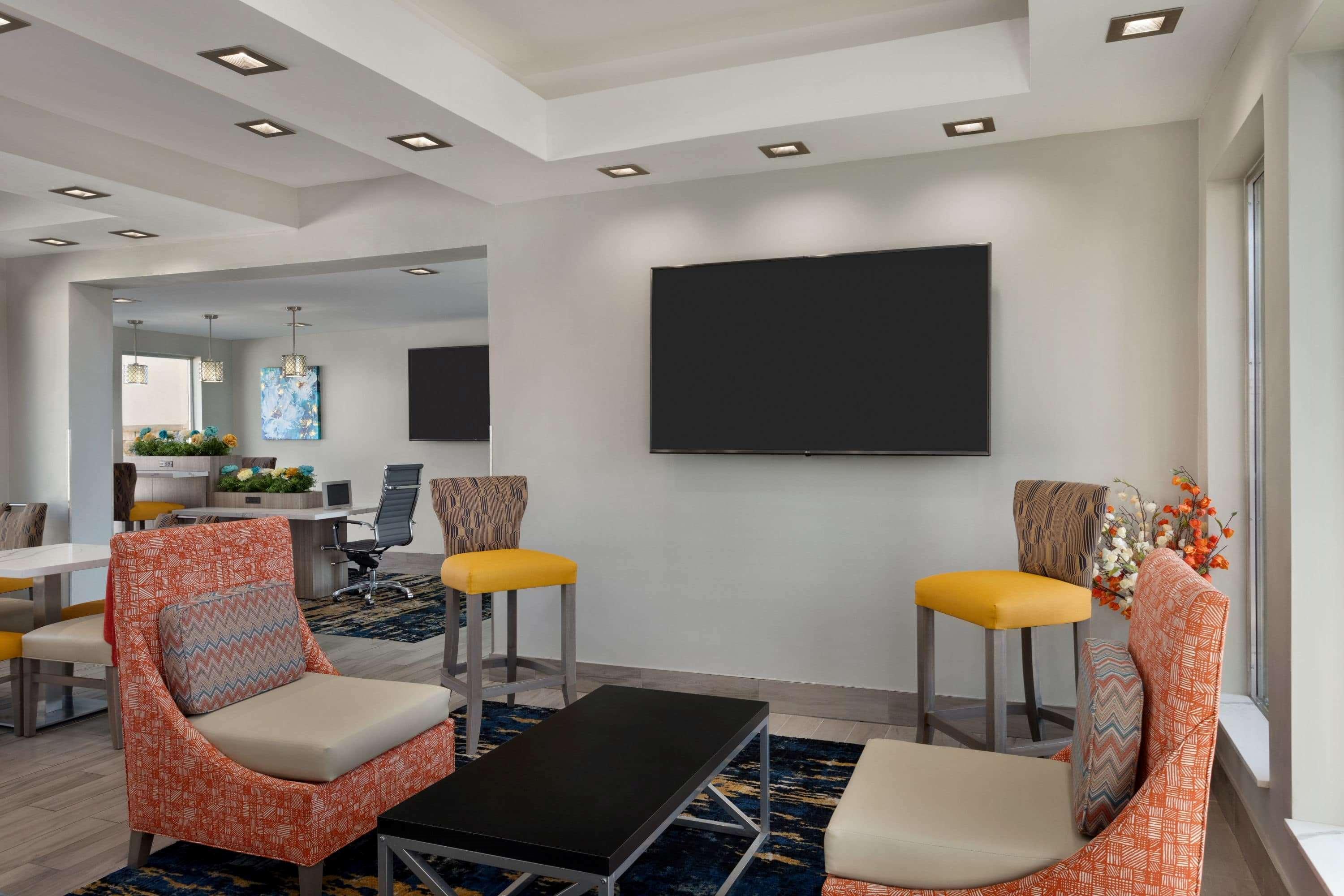 Baymont Inn & Suites Shawnee Bagian luar foto