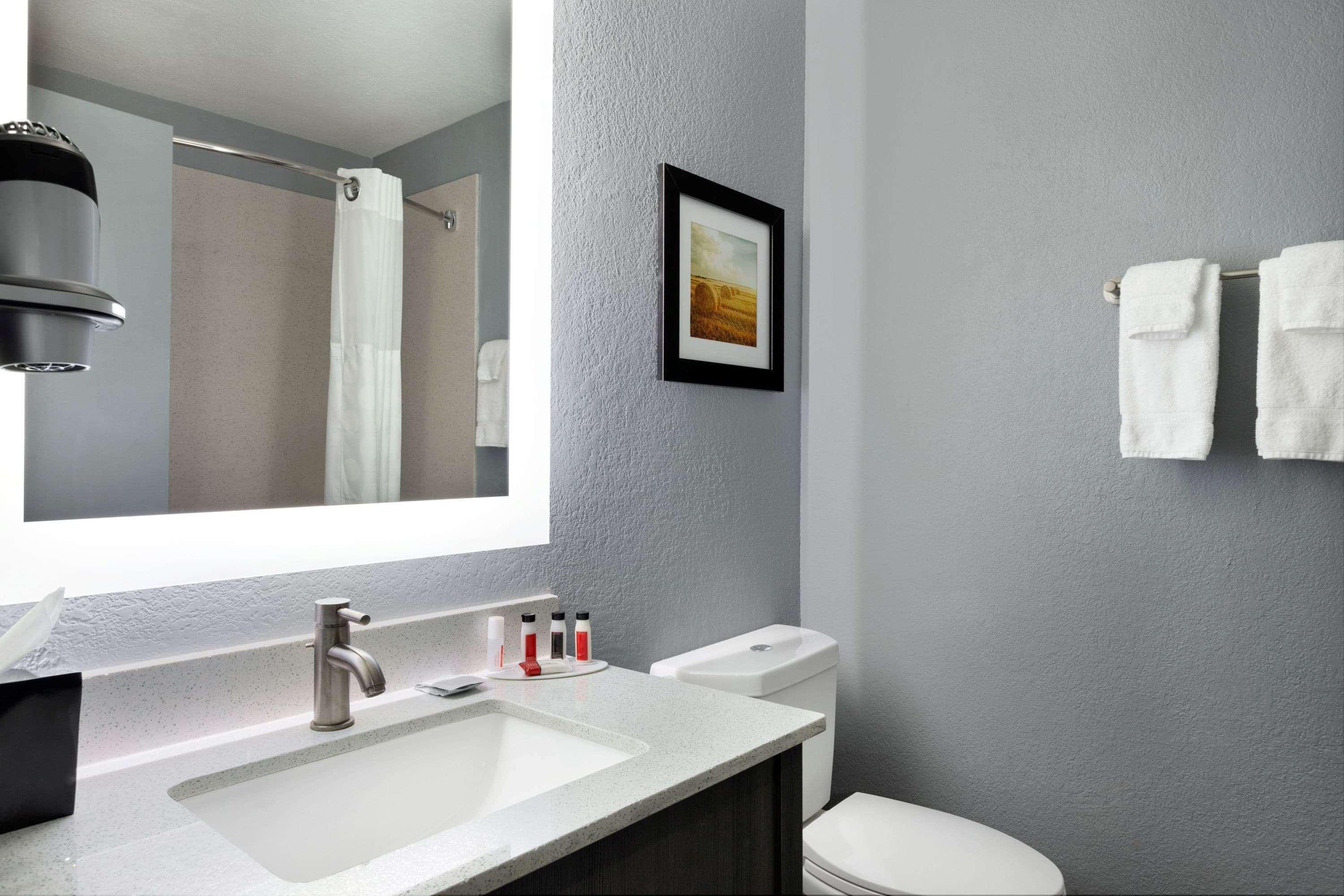 Baymont Inn & Suites Shawnee Bagian luar foto