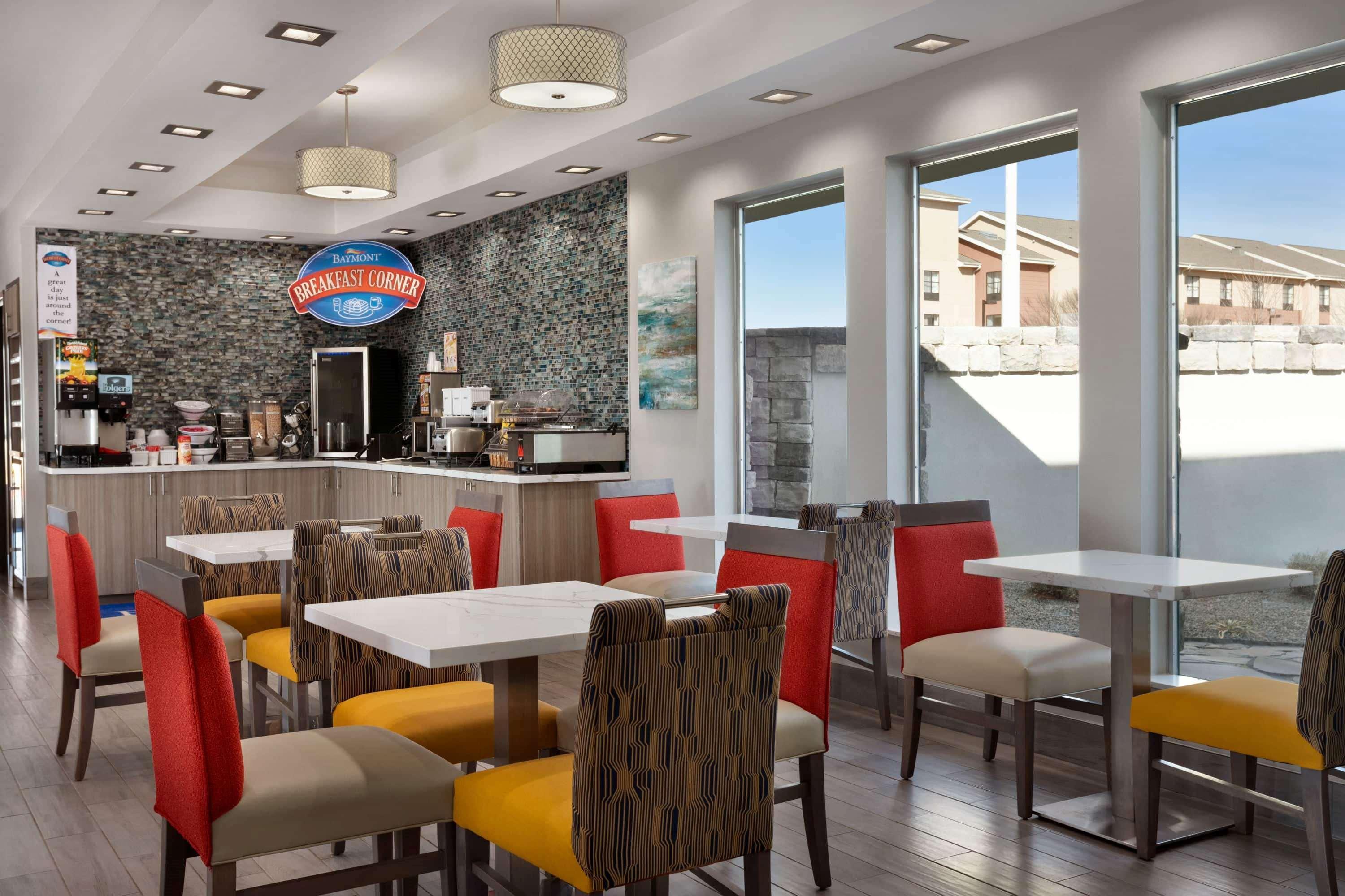 Baymont Inn & Suites Shawnee Bagian luar foto