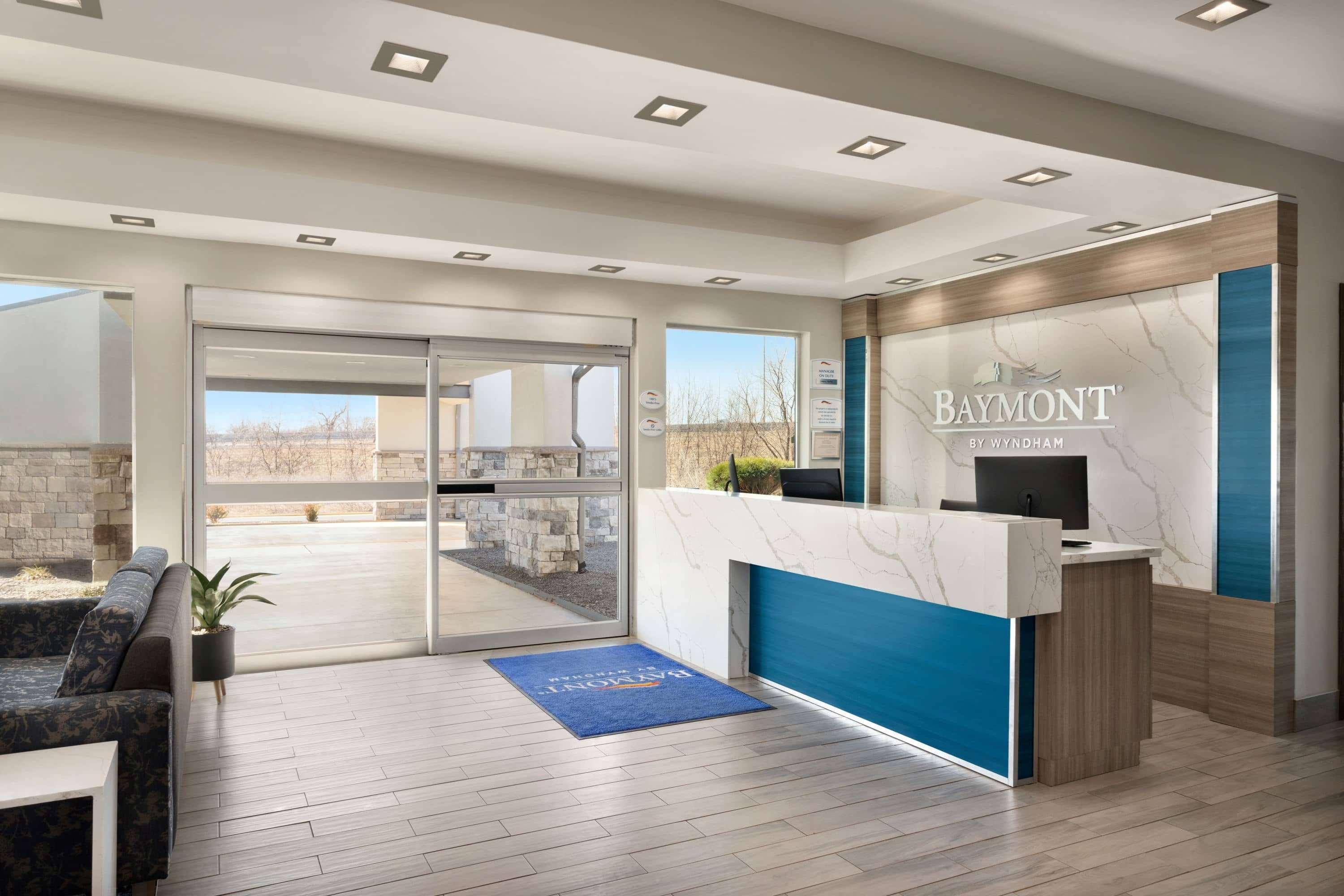 Baymont Inn & Suites Shawnee Bagian luar foto
