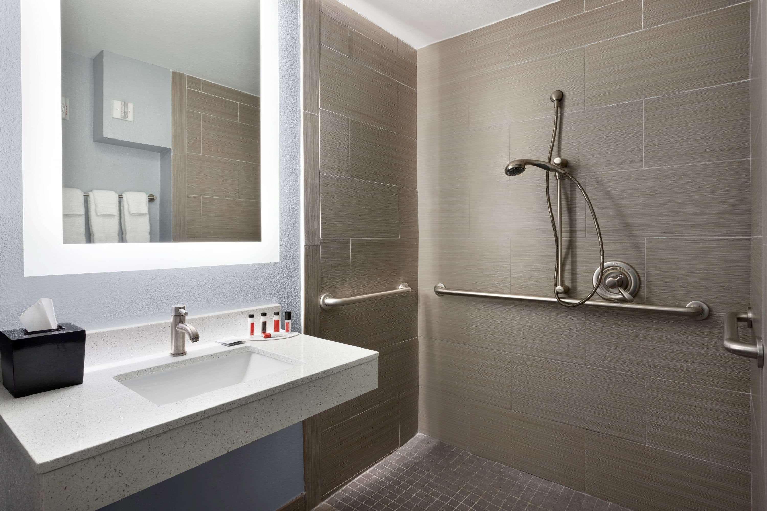 Baymont Inn & Suites Shawnee Bagian luar foto