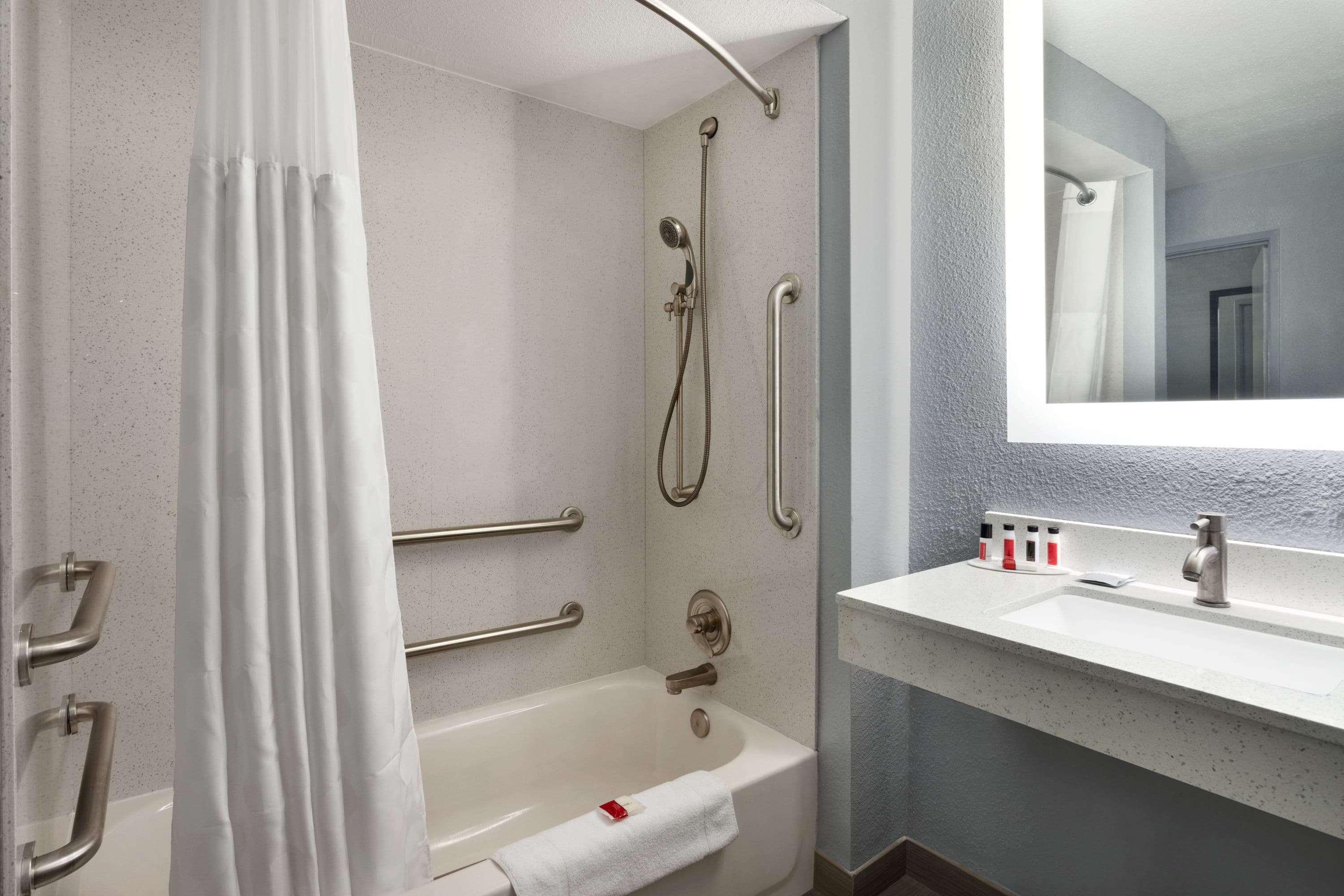 Baymont Inn & Suites Shawnee Bagian luar foto