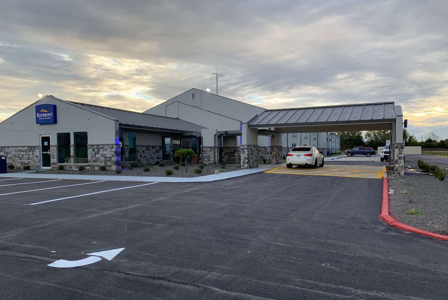 Baymont Inn & Suites Shawnee Bagian luar foto