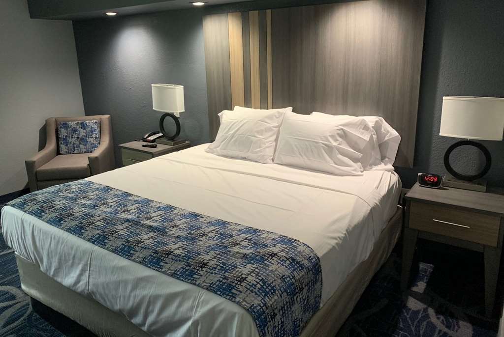 Baymont Inn & Suites Shawnee Ruang foto