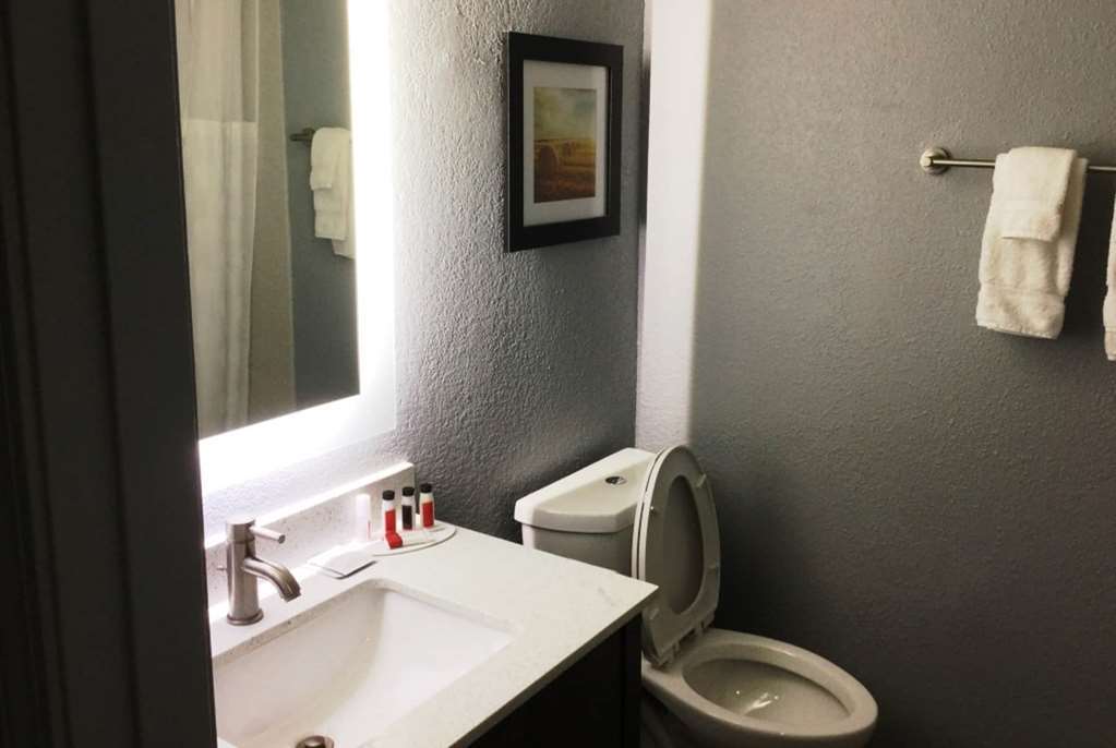 Baymont Inn & Suites Shawnee Ruang foto