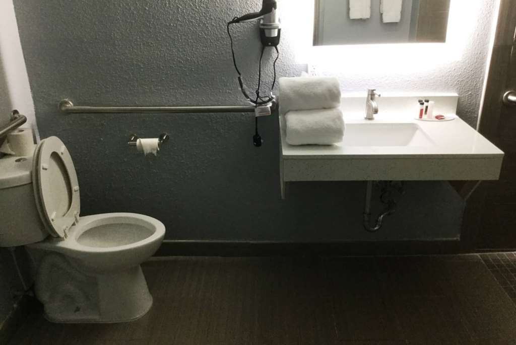 Baymont Inn & Suites Shawnee Ruang foto