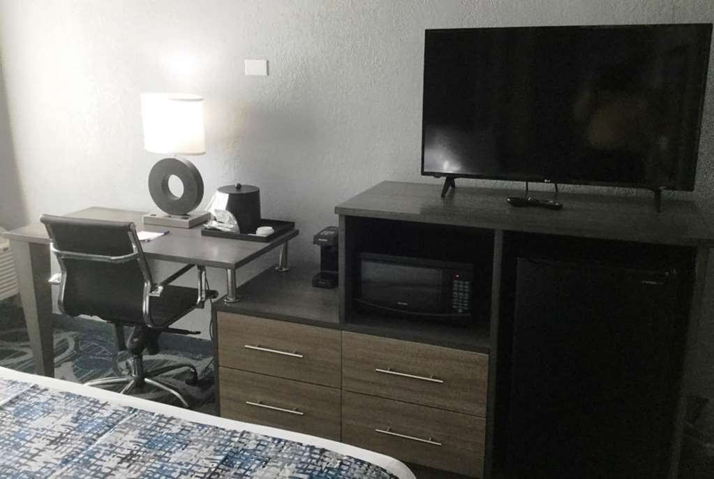 Baymont Inn & Suites Shawnee Ruang foto