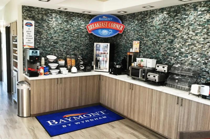 Baymont Inn & Suites Shawnee Bagian luar foto