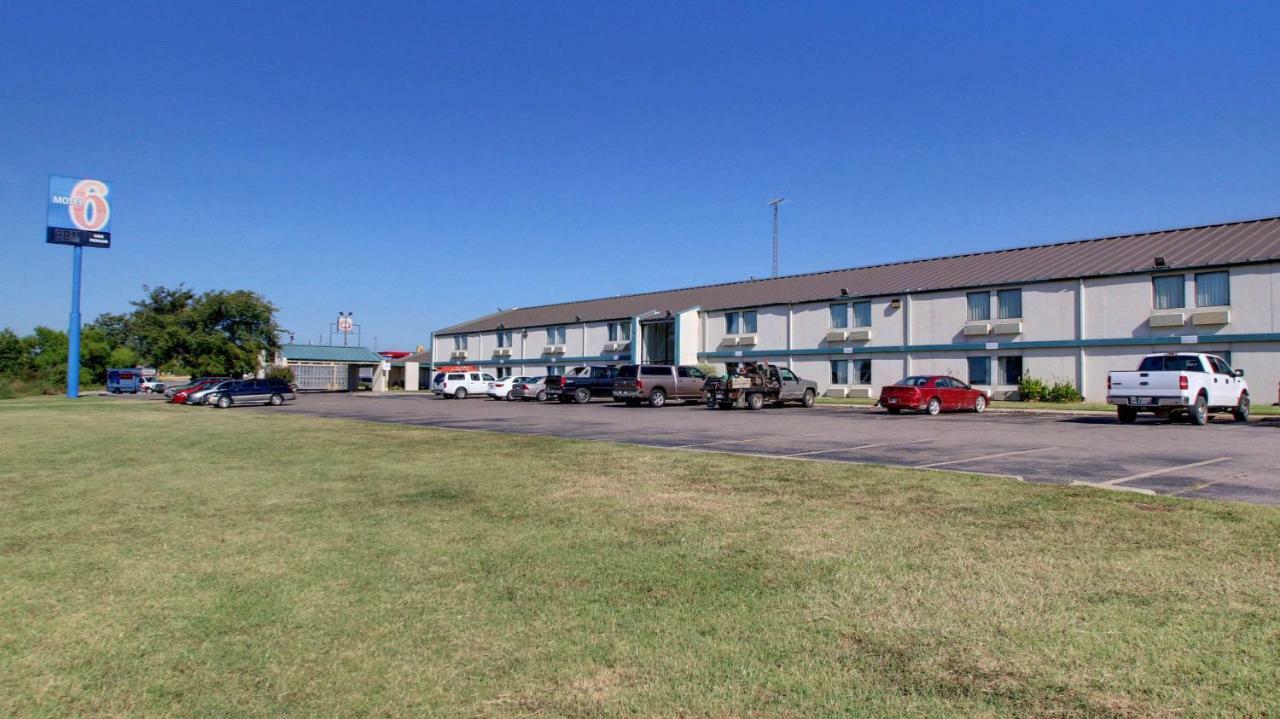Baymont Inn & Suites Shawnee Bagian luar foto
