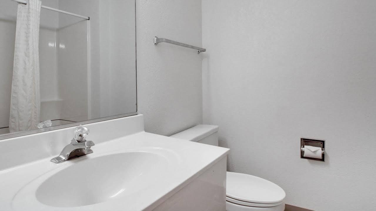 Baymont Inn & Suites Shawnee Bagian luar foto