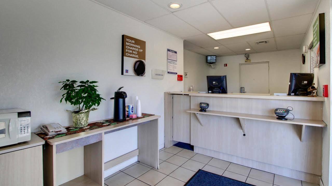 Baymont Inn & Suites Shawnee Bagian luar foto